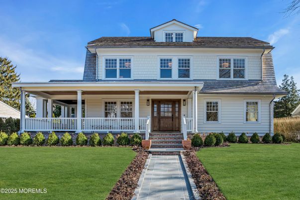 Exterior, Facade, American Foursquare