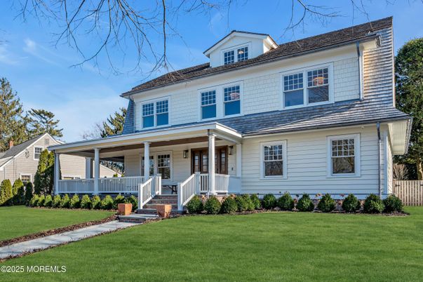 Exterior, Facade, American Foursquare