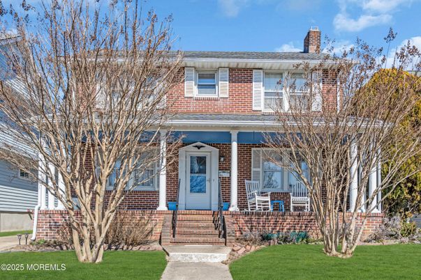 Exterior, Facade, Brick Facade, American Foursquare