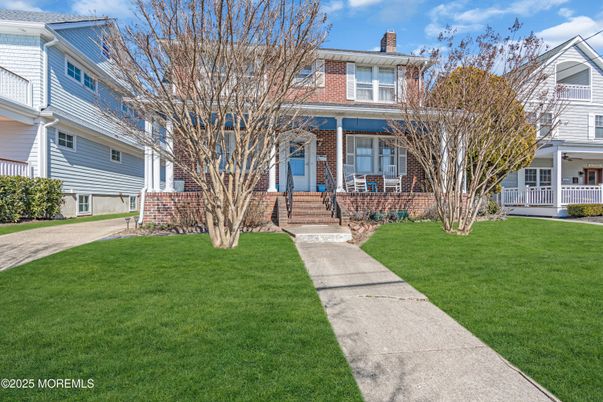 Exterior, Facade, Brick Facade, American Foursquare