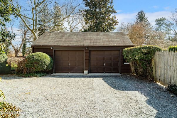 Detached Garage, Exterior