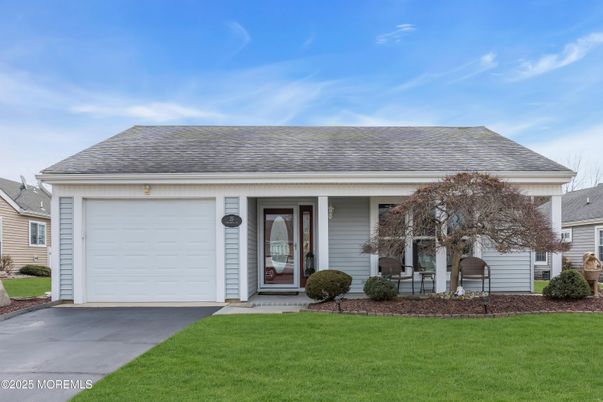 Attached, Exterior, Facade, Cape Cod