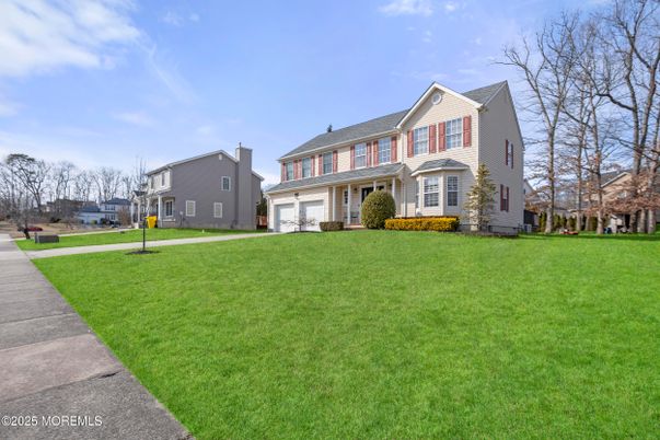 Attached, Exterior, Facade, Farmhouse