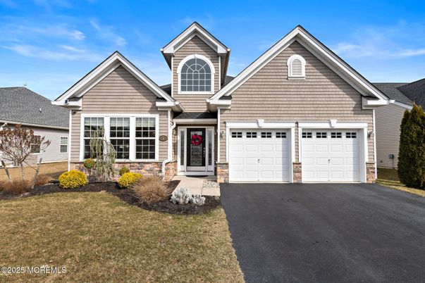 Attached, Exterior, Facade, American Craftsman