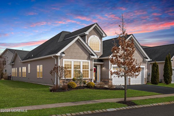 Attached, Exterior, Facade, Brick Traditional