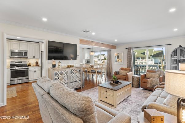 Dining room, Interior, Kitchen, Living room, Pendant Lights, Recessed Lighting, Stainless Steel Appliances, Wood Texture Flooring