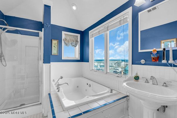 Bathroom, Interior, Recessed Lighting, Tile Countertops, Water