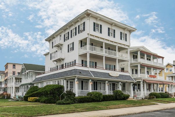 Exterior, Facade, Condo Building