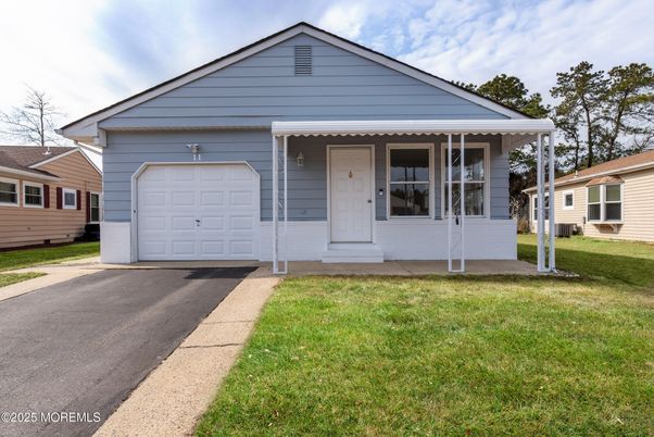 Attached, Exterior, Facade, American Craftsman