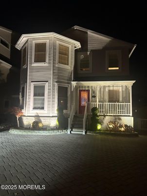 Exterior, Facade, American Craftsman