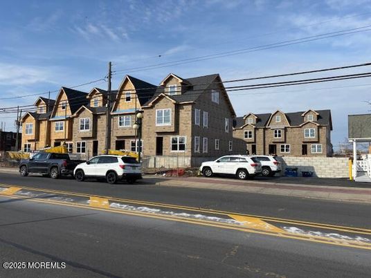 Exterior, Facade, Rowhouse