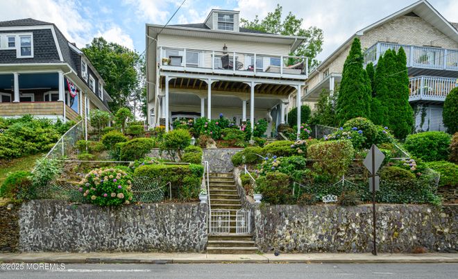 Exterior, Facade, Queen Anne Victorian
