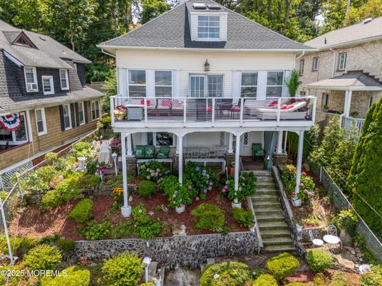 Exterior, Facade, Queen Anne Victorian