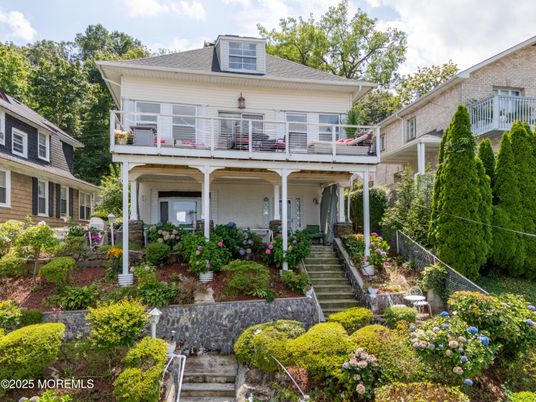 Exterior, Facade, American Foursquare