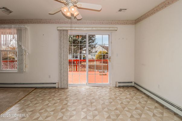 Empty room, Interior