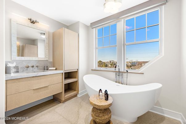 Bathroom, Dual Sink Vanities, Free Standing Baths, Interior