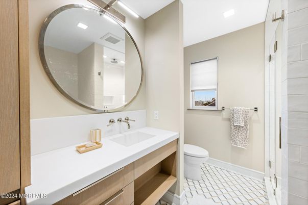 Bathroom, Interior, Recessed Lighting