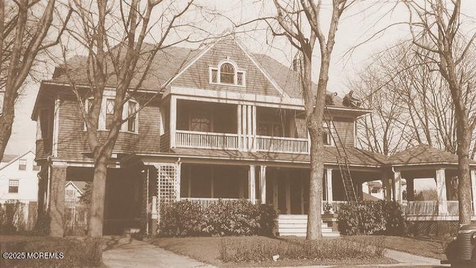 Exterior, Facade, Queen Anne Victorian