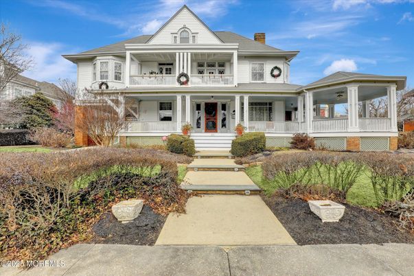 Exterior, Facade, Queen Anne Victorian
