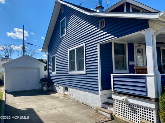 Detached Garage, Exterior