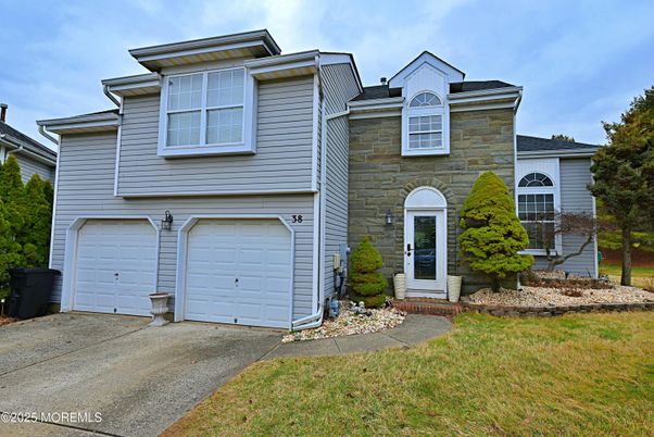 Attached, Exterior, Facade, Rowhouse