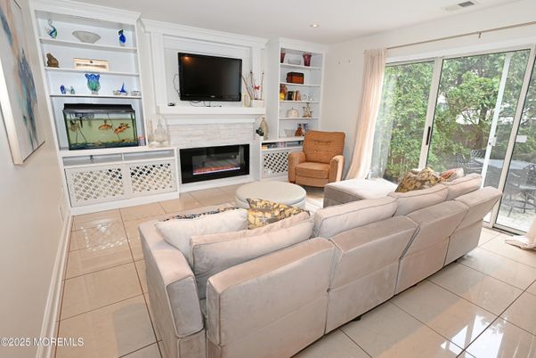 Fireplace, Interior, Living room, Recessed Lighting