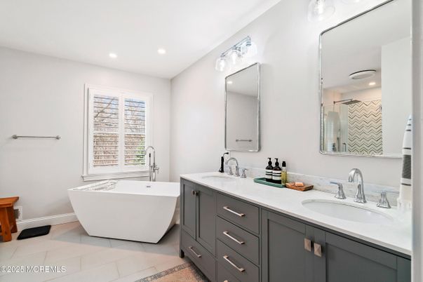Bathroom, Dual Sink Vanities, Free Standing Baths, Interior, Recessed Lighting