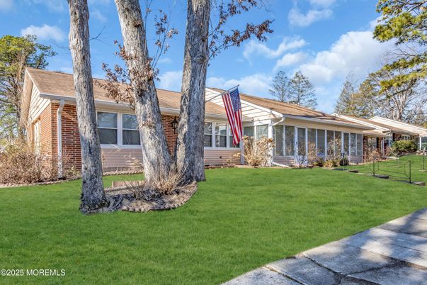 Exterior, Facade, Brick Facade, Ranch