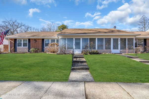 Exterior, Facade, Ranch