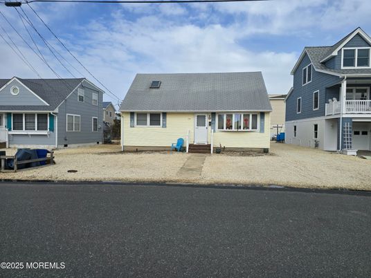Exterior, Facade, Cape Cod