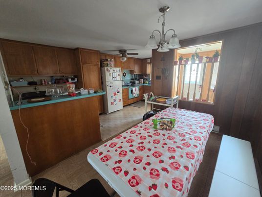 Chandelier, Dining room, Interior, Kitchen