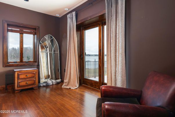 Interior, Recessed Lighting, Water, Wood Texture Flooring