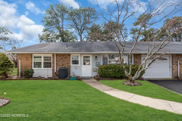 Attached, Exterior, Facade, Brick Facade, Ranch