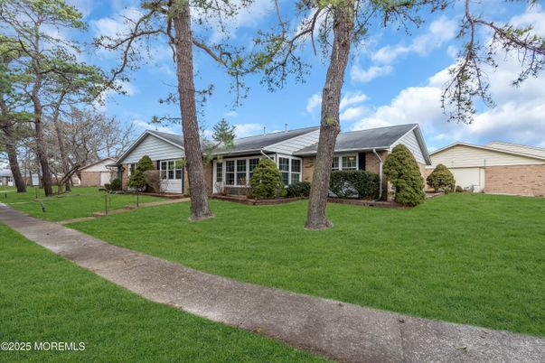 Exterior, Facade, Brick Facade, Ranch