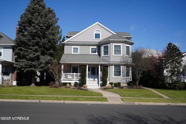 Exterior, Facade, Queen Anne Victorian