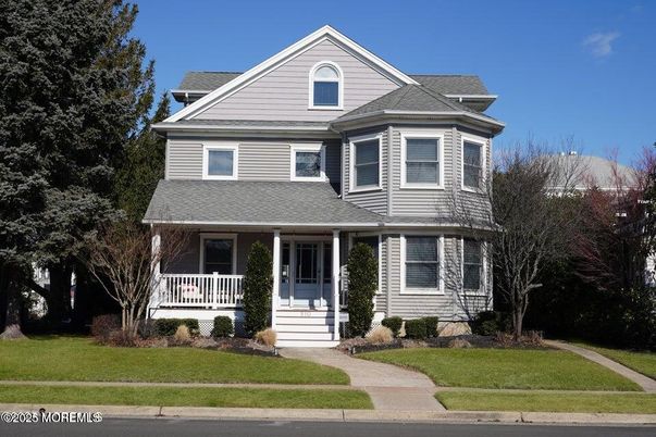 Exterior, Facade, Queen Anne Victorian