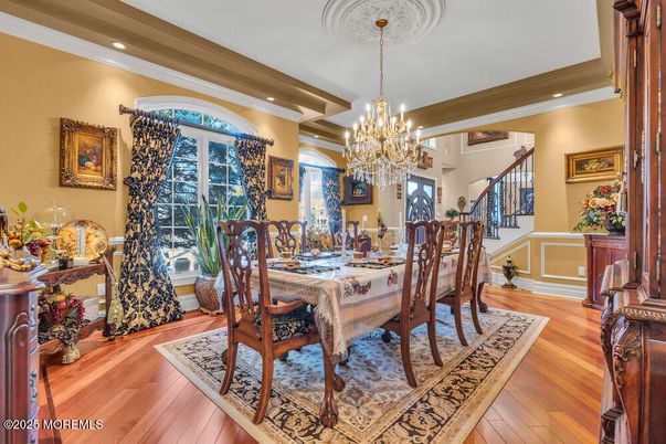 Chandelier, Dining room, Interior, Recessed Lighting, Wood Texture Flooring