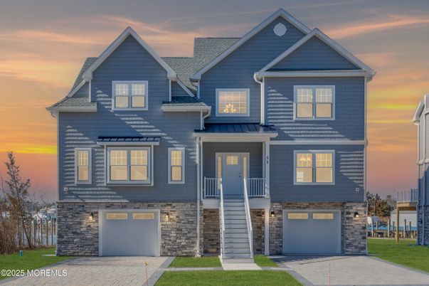 Attached, Exterior, Facade, Rowhouse