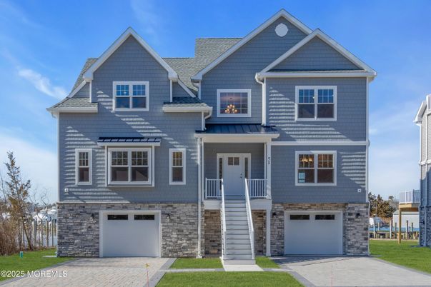 Attached, Exterior, Facade, Rowhouse