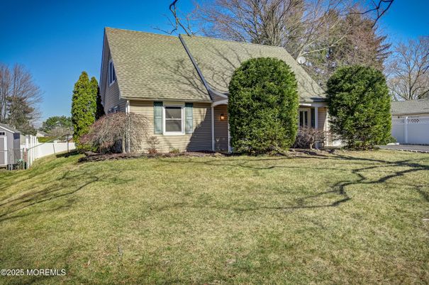 Backyard, Exterior, Facade, Cape Cod