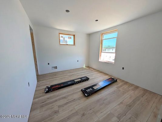 Fitness Equipment, Interior, Recessed Lighting, Wood Texture Flooring
