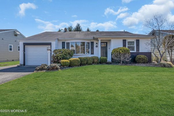Attached, Exterior, Facade, Ranch