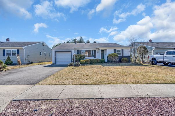 Attached, Exterior, Facade, Ranch