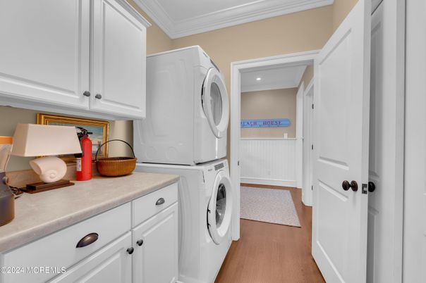 Interior, Recessed Lighting, Utility Closets, Washer, Wood Texture Flooring