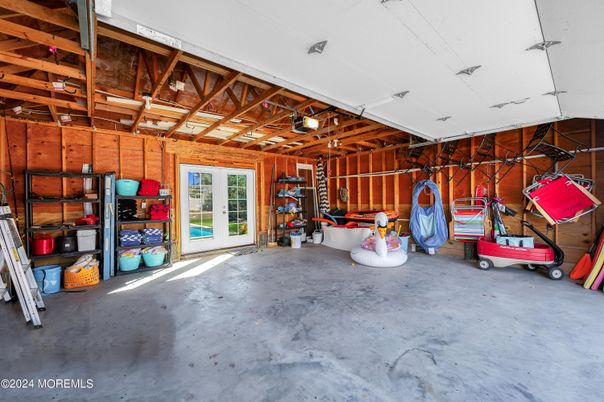 Garage, Interior, Wooden Beams