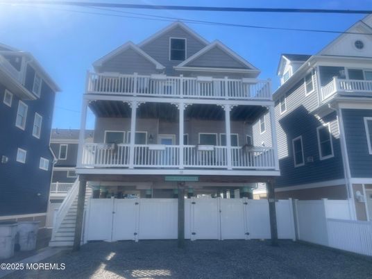Exterior, Facade, Queen Anne Victorian