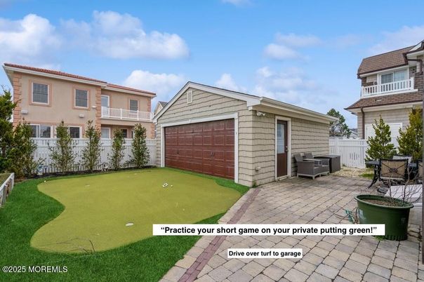 Detached Garage, Exterior