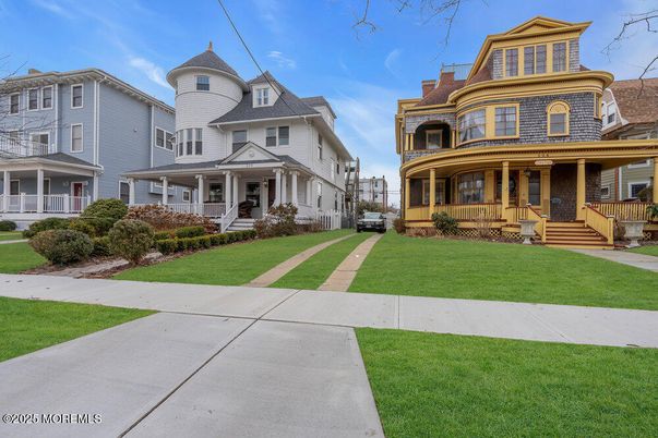 Exterior, Facade, Queen Anne Victorian