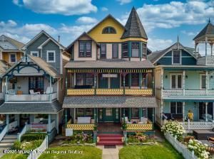 Exterior, Facade, Brick Facade, Queen Anne Victorian