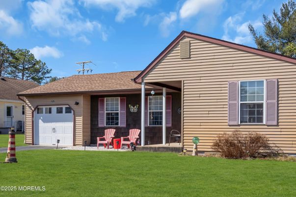Attached, Exterior, Facade, Ranch
